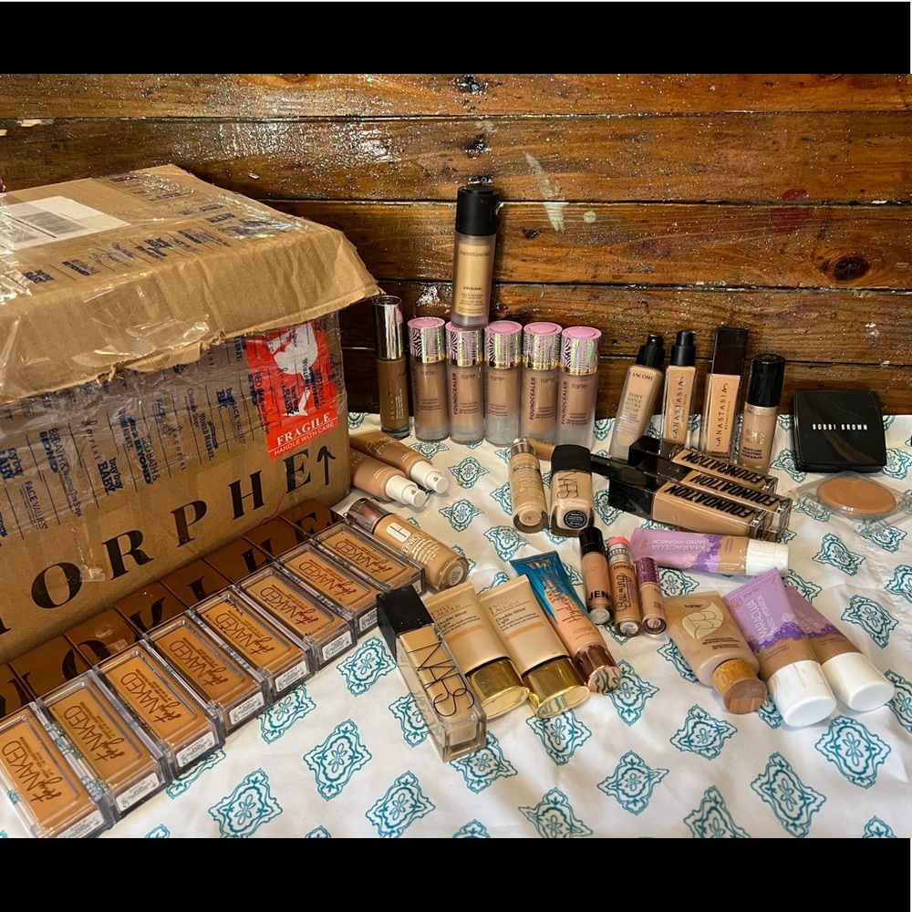 💥S~O~L~D💥      HUGE cosmetic bundle
